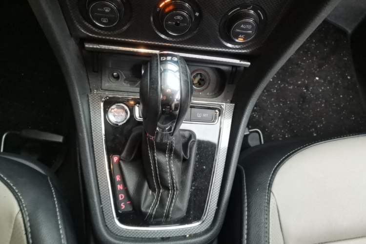 Used Volkswagen Cross Lavida 2014 1.4TSI DSG Gear Lever