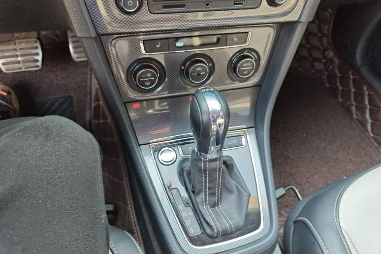 Used Volkswagen Cross Lavida 2014 1.4TSI DSG Gear Lever