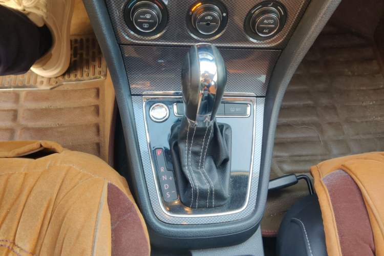 Used Volkswagen Cross Lavida 2014 1.6L Automatic Gear Lever
