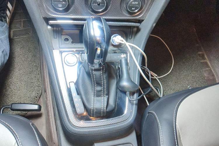 Used Volkswagen Cross Lavida 2014 1.6L Automatic Gear Lever