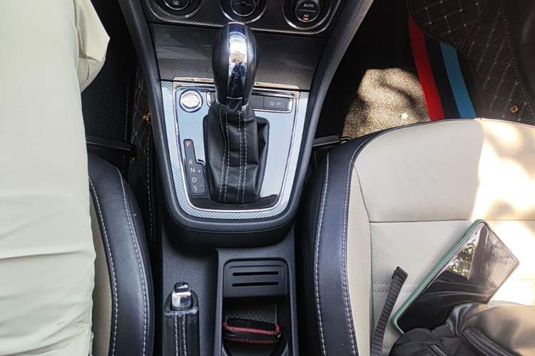 Used Volkswagen Cross Lavida 2014 1.6L Automatic Gear Lever