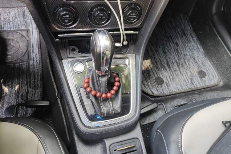 Used Volkswagen Cross Lavida 2014 1.6L Automatic Gear Lever