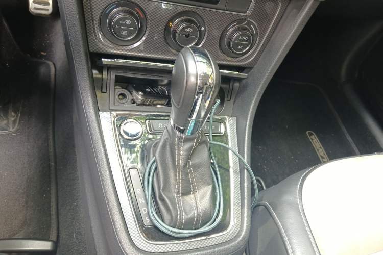 Used Volkswagen Cross Lavida 2014 1.6L Automatic Gear Lever