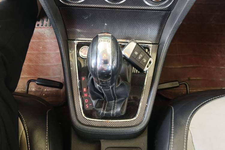 Used Volkswagen Cross Lavida 2014 1.4TSI DSG Gear Lever