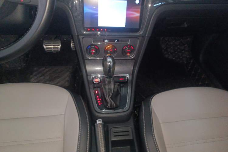 Used Volkswagen Cross Lavida 2014 1.6L Automatic Gear Lever