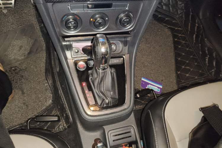 Used Volkswagen Cross Lavida 2014 1.6L Automatic Gear Lever