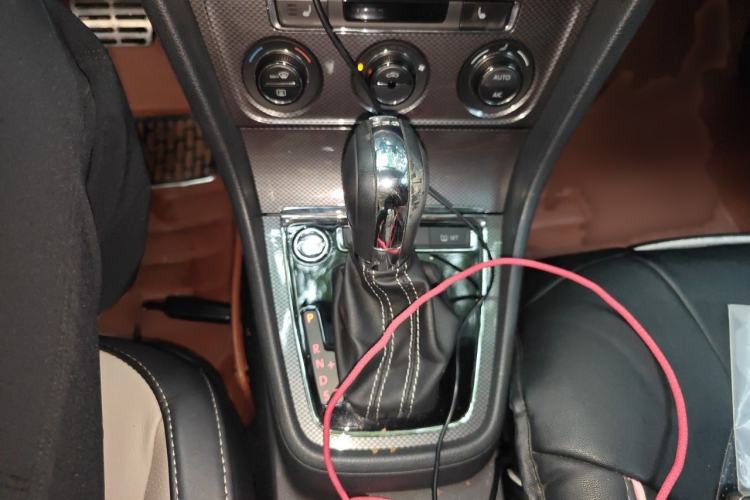 Used Volkswagen Cross Lavida 2014 1.4TSI DSG Gear Lever