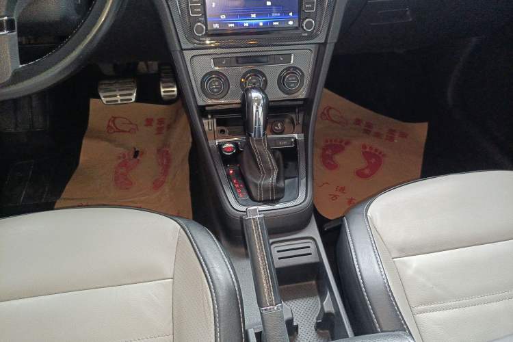 Used Volkswagen Cross Lavida 2014 1.4TSI DSG Gear Lever