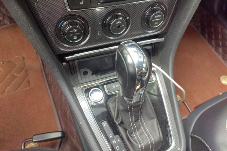 Used Volkswagen Cross Lavida 2014 1.4TSI DSG Gear Lever