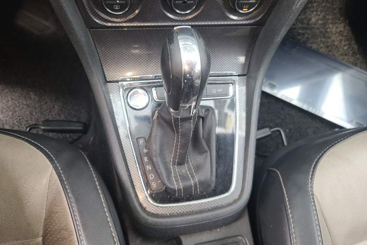 Used Volkswagen Cross Lavida 2014 1.6L Automatic Gear Lever