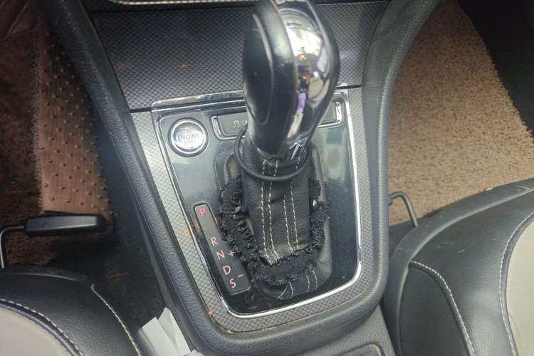 Used Volkswagen Cross Lavida 2014 1.4TSI DSG Gear Lever