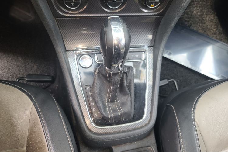 Used Volkswagen Cross Lavida 2014 1.6L Automatic Gear Lever