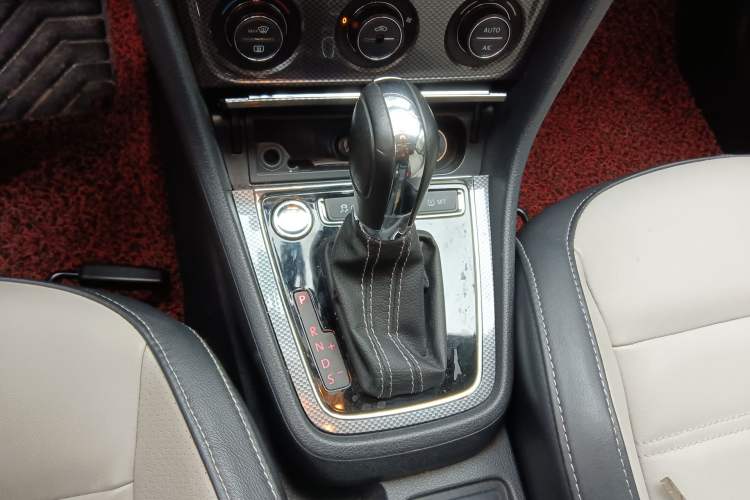Used Volkswagen Cross Lavida 2014 1.6L Automatic Gear Lever