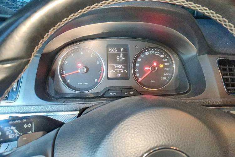 Used Volkswagen Cross Lavida 2014 1.6L Automatic Instrument Cluster