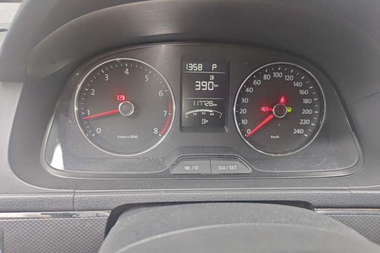 Used Volkswagen Cross Lavida 2014 1.6L Automatic Instrument Cluster