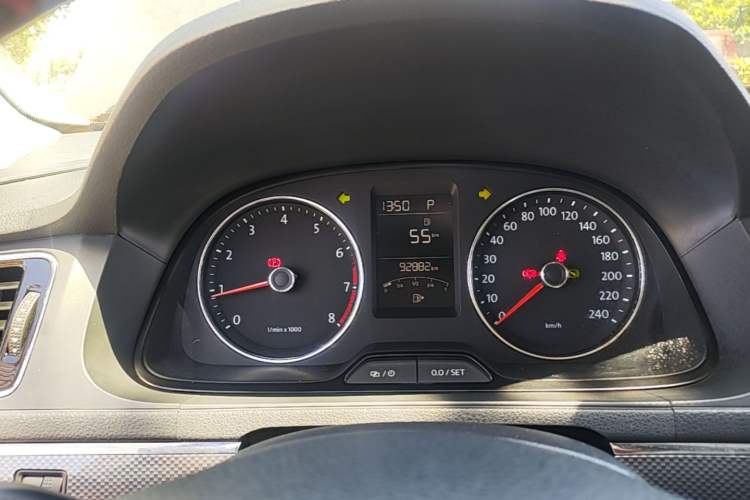 Used Volkswagen Cross Lavida 2014 1.6L Automatic Instrument Cluster