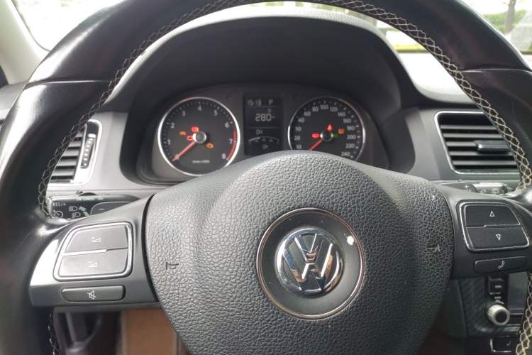 Used Volkswagen Cross Lavida 2014 1.4TSI DSG Instrument Cluster