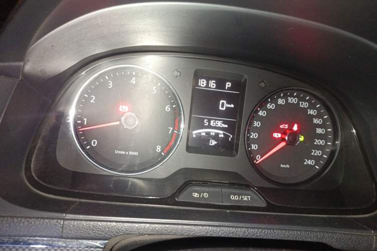 Used Volkswagen Cross Lavida 2014 1.6L Automatic Instrument Cluster