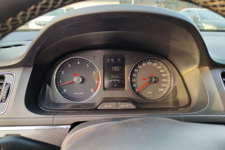 Used Volkswagen Cross Lavida 2014 1.4TSI DSG Instrument Cluster