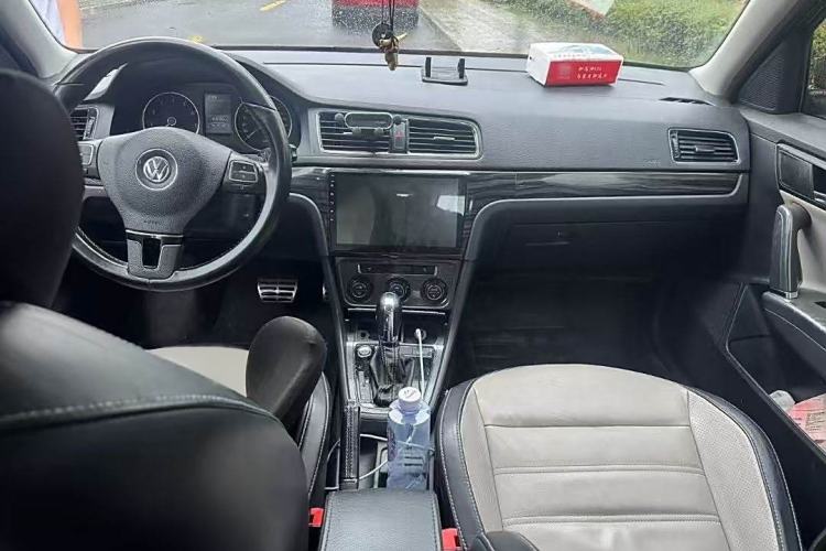Used Volkswagen Cross Lavida 2014 1.4TSI DSG Interior 1