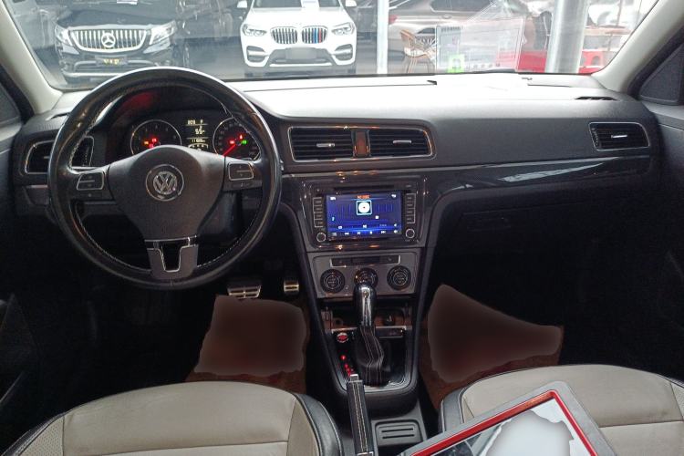 Used Volkswagen Cross Lavida 2014 1.4TSI DSG Interior 2