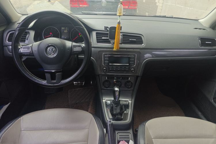 Used Volkswagen Cross Lavida 2014 1.4TSI DSG Interior 2