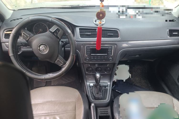 Used Volkswagen Cross Lavida 2014 1.6L Automatic Interior 2