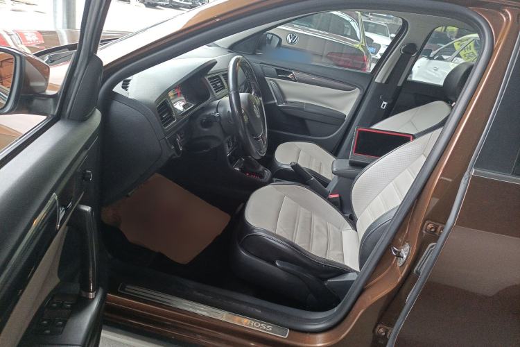 Used Volkswagen Cross Lavida 2014 1.4TSI DSG Interior 3