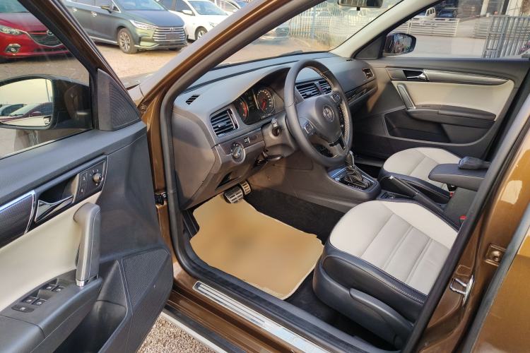 Used Volkswagen Cross Lavida 2014 1.4TSI DSG Interior 3