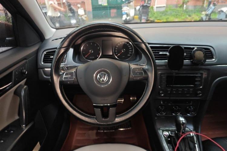 Used Volkswagen Cross Lavida 2014 1.4TSI DSG Interior 4