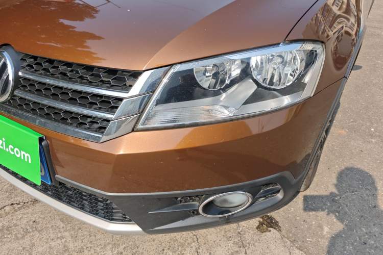 Used Volkswagen Cross Lavida 2014 1.4TSI DSG Left Front Headlight