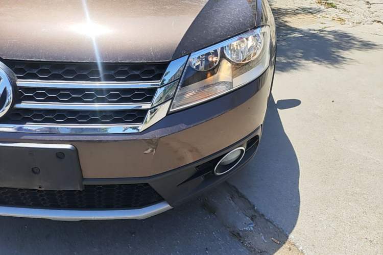 Used Volkswagen Cross Lavida 2014 1.6L Automatic Left Front Headlight