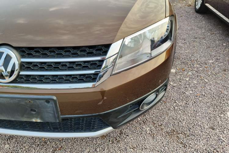 Used Volkswagen Cross Lavida 2014 1.4TSI DSG Left Front Headlight