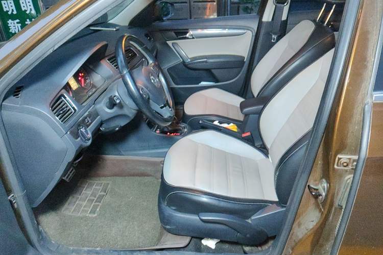 Used Volkswagen Cross Lavida 2014 1.6L Automatic Left Front Seat
