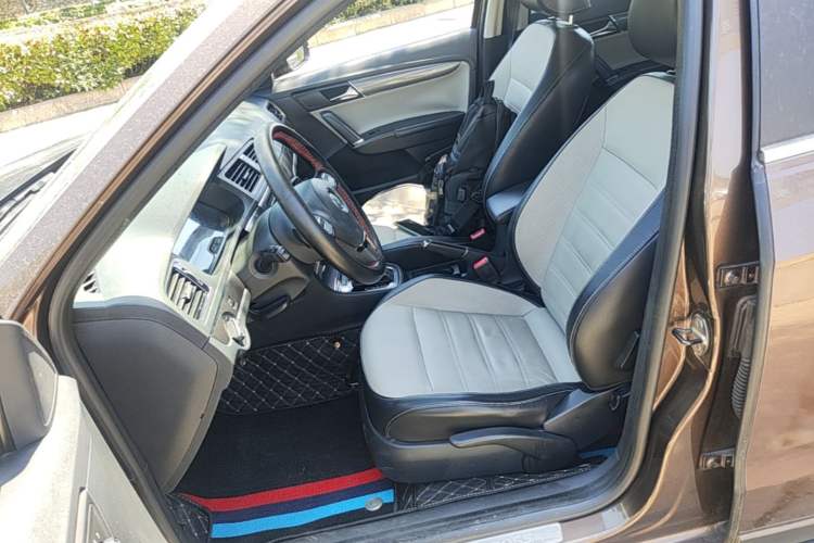 Used Volkswagen Cross Lavida 2014 1.6L Automatic Left Front Seat