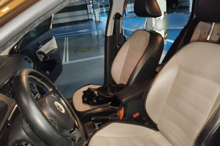 Used Volkswagen Cross Lavida 2014 1.6L Automatic Left Front Seat