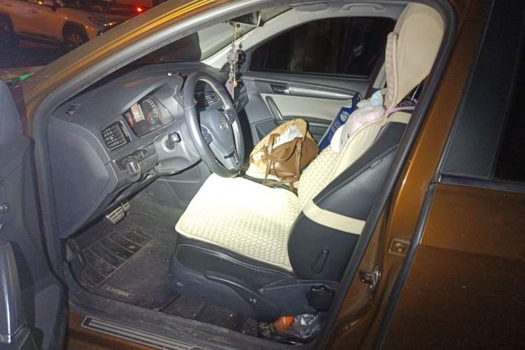 Used Volkswagen Cross Lavida 2014 1.6L Automatic Left Front Seat