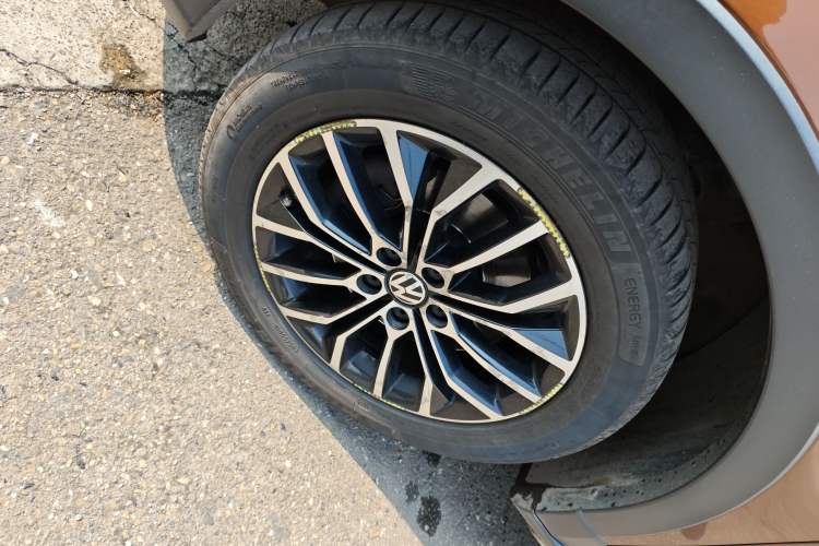 Used Volkswagen Cross Lavida 2014 1.4TSI DSG Left Front Wheel Hub