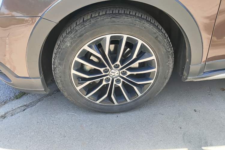 Used Volkswagen Cross Lavida 2014 1.6L Automatic Left Front Wheel Hub
