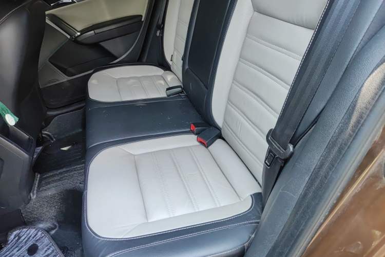 Used Volkswagen Cross Lavida 2014 1.6L Automatic Left Rear Seat