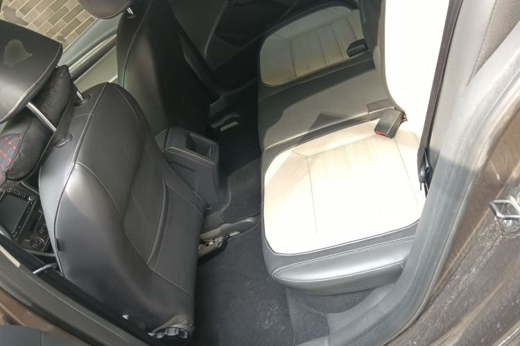 Used Volkswagen Cross Lavida 2014 1.6L Automatic Left Rear Seat