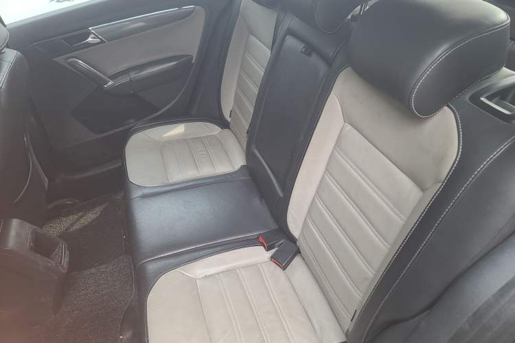 Used Volkswagen Cross Lavida 2014 1.6L Automatic Left Rear Seat