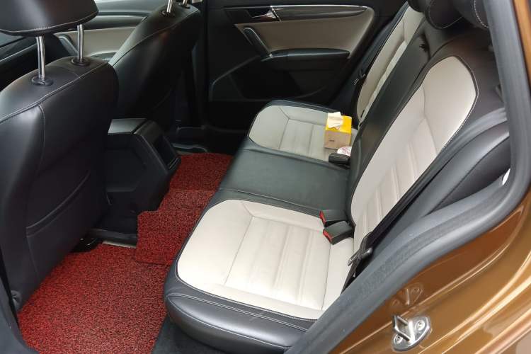 Used Volkswagen Cross Lavida 2014 1.6L Automatic Left Rear Seat