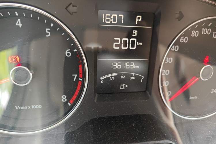 Used Volkswagen Cross Lavida 2014 1.4TSI DSG Odometer Close Up