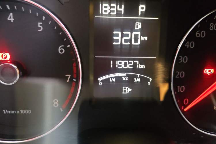 Used Volkswagen Cross Lavida 2014 1.4TSI DSG Odometer Close Up
