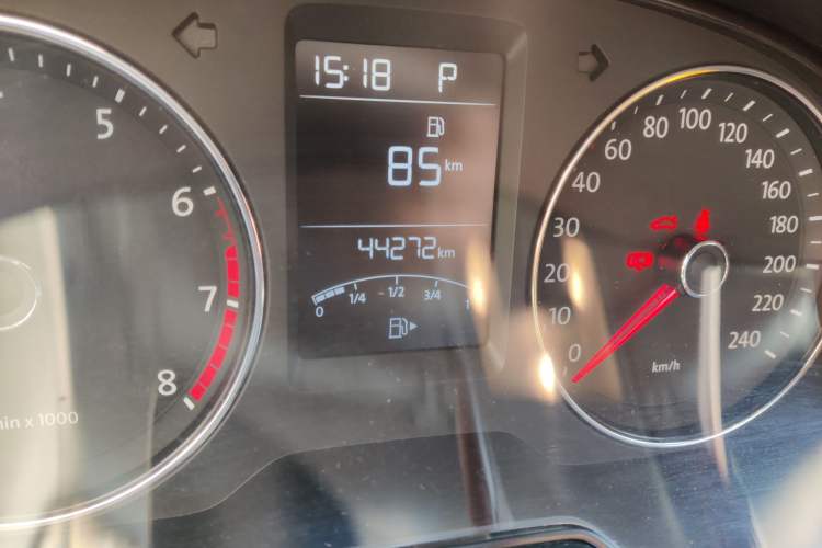 Used Volkswagen Cross Lavida 2014 1.6L Automatic Odometer Close Up