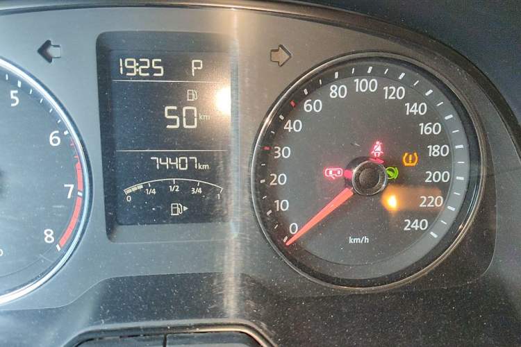 Used Volkswagen Cross Lavida 2014 1.6L Automatic Odometer Close Up