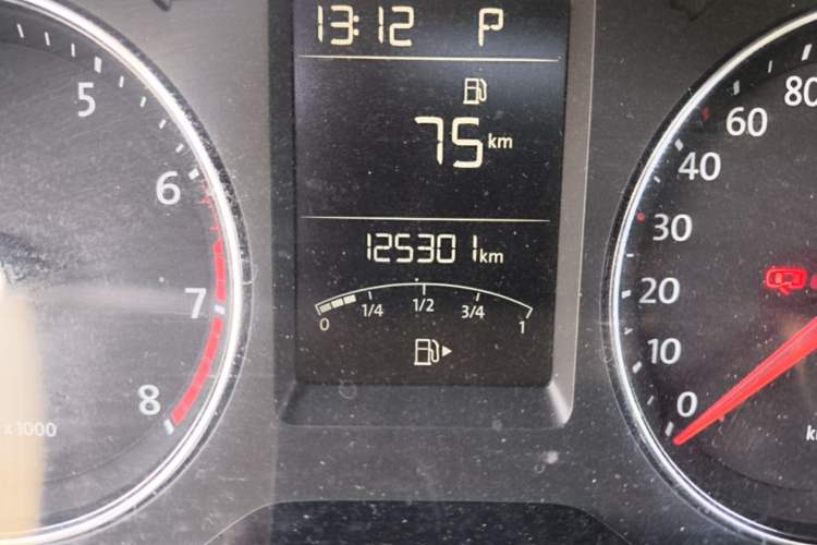 Used Volkswagen Cross Lavida 2014 1.4TSI DSG Odometer Close Up