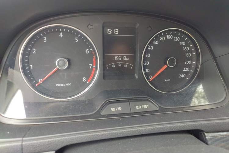 Used Volkswagen Cross Lavida 2014 1.4TSI DSG Odometer Close Up