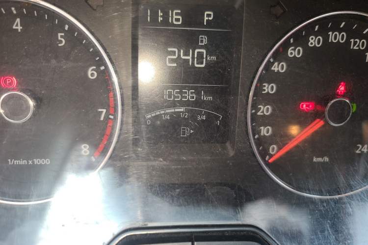 Used Volkswagen Cross Lavida 2014 1.6L Automatic Odometer Close Up